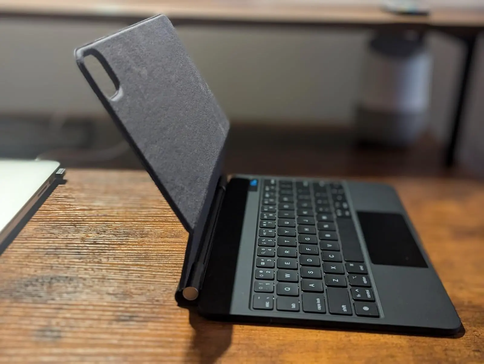 iPad Pro 11 M5 Keyboard Case - Magnetic & Backlit | CHESONA
