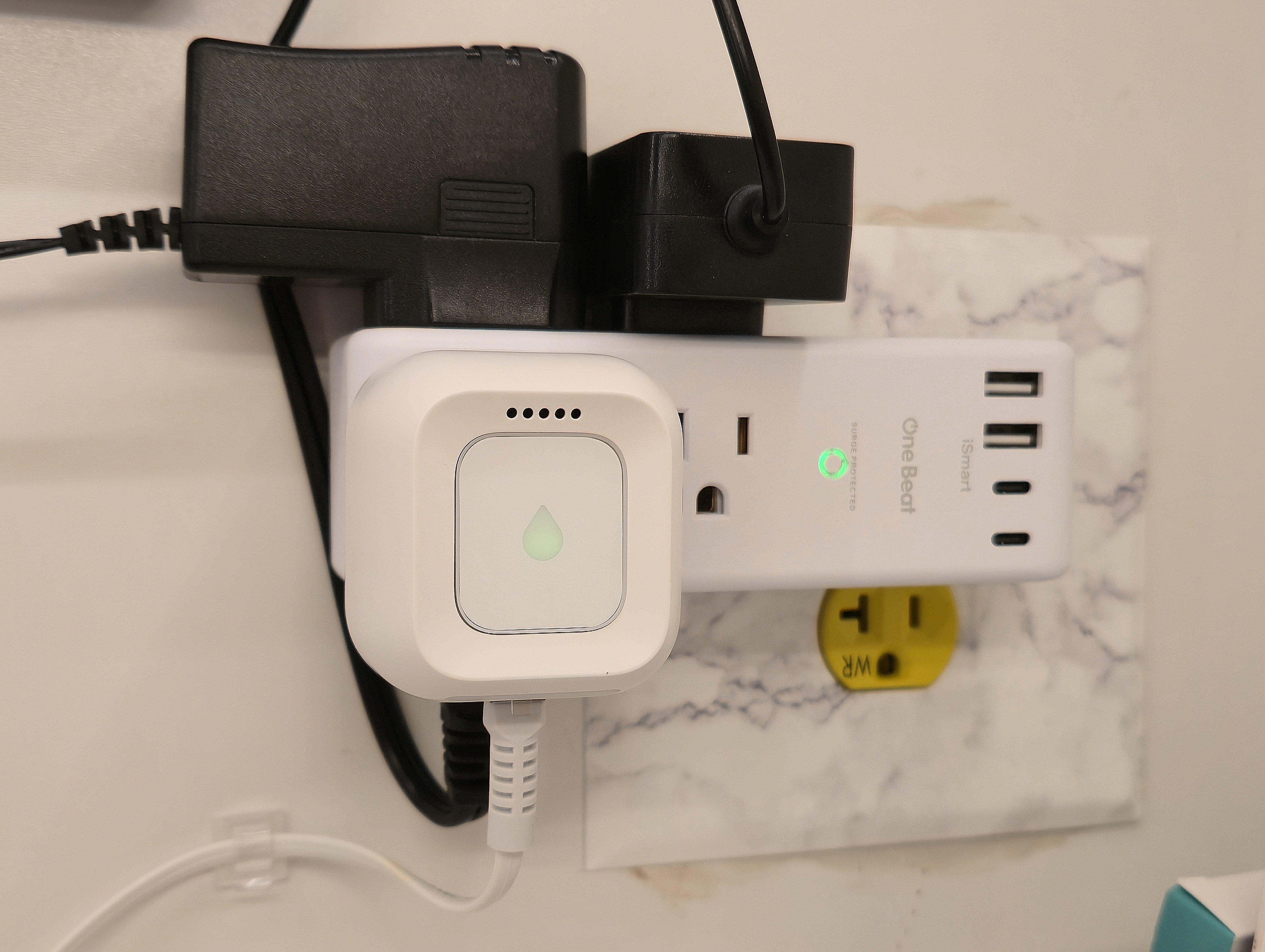 D-Link 589-watt RPS with a 1-meter DC power cable - DPS-700 – D