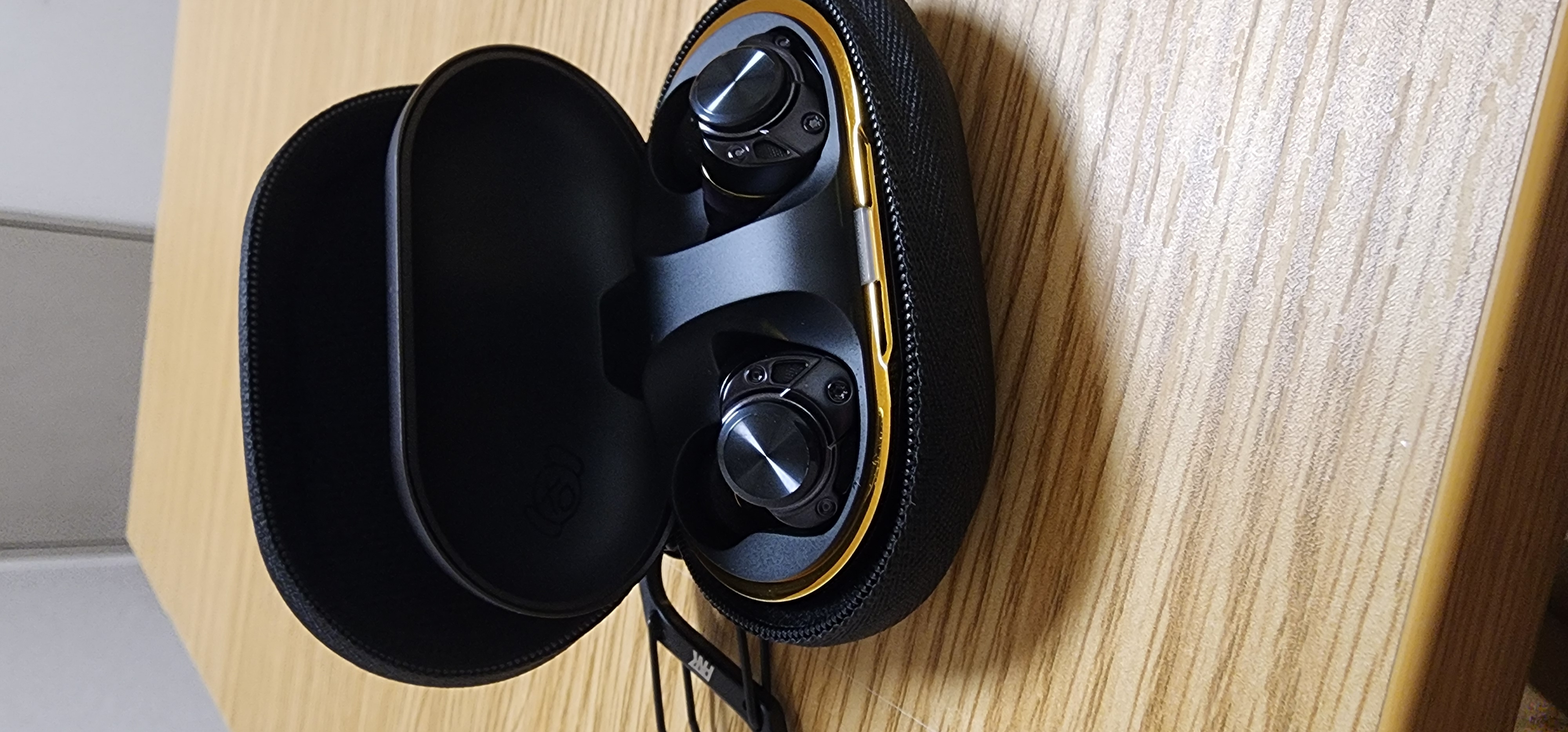aviot te-d01 ハイチュウ✖️セーラームーン 専用ケース付30名様限定品 AVIOT ONLINE MALL